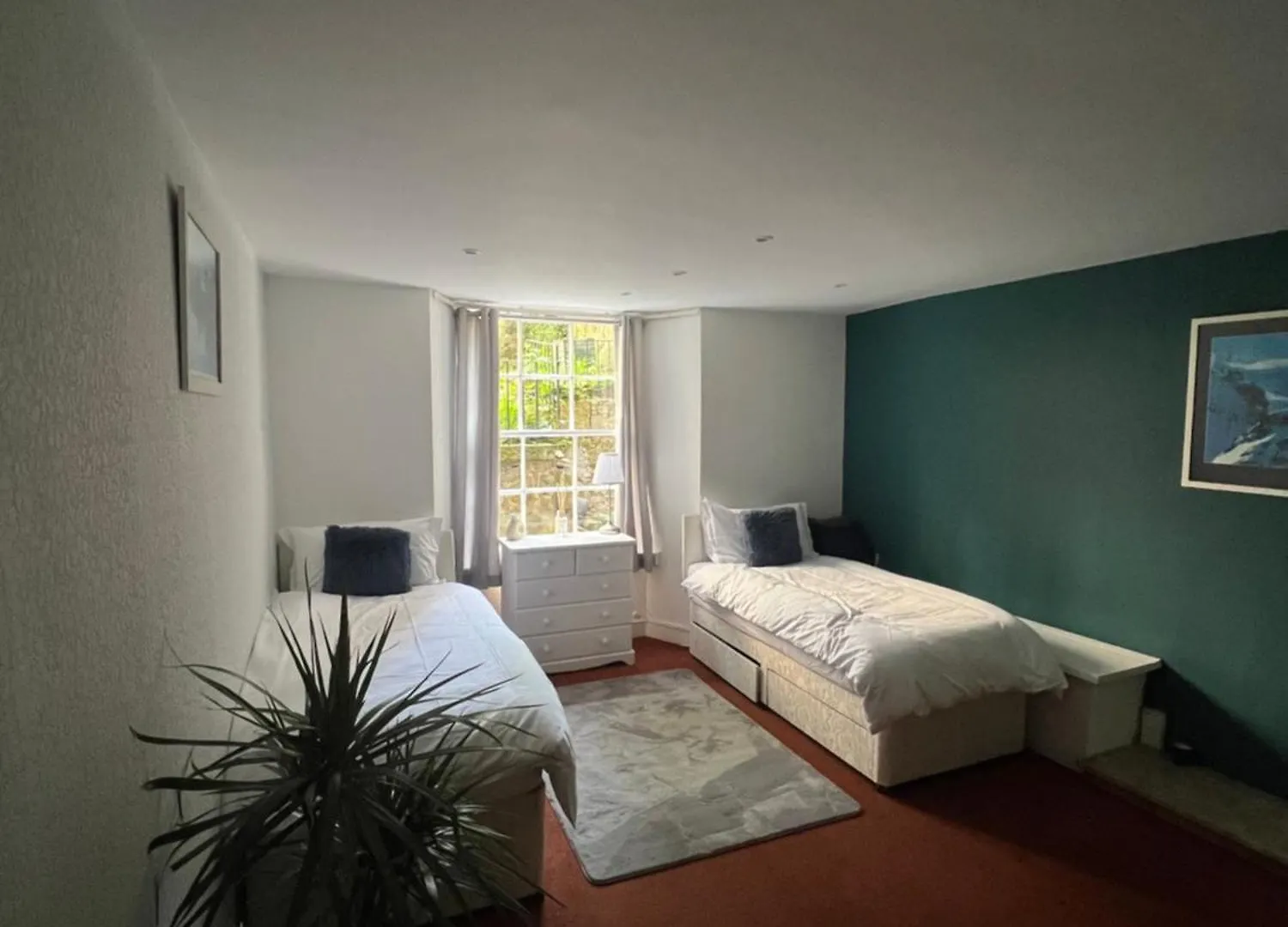 アパート 3 Bedroom Flat, Newtown エディンバラ イギリス